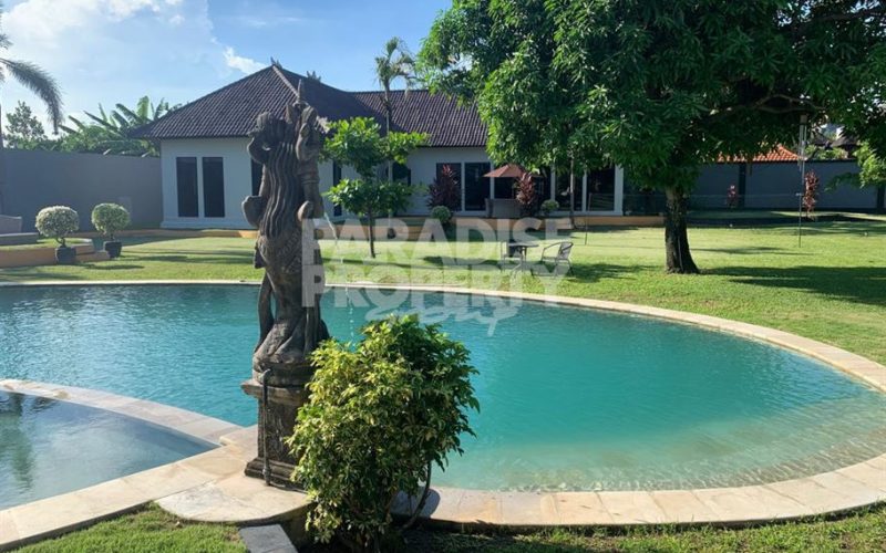 Tranquil Oasis: Spacious 3-Bedroom Villa with Pool in North Kerobokan – Yearly Rental