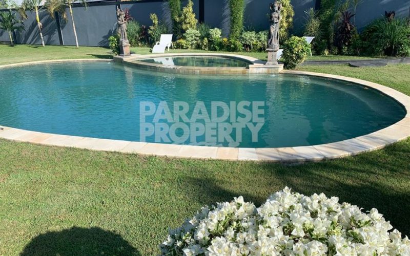 Tranquil Oasis: Spacious 3-Bedroom Villa with Pool in North Kerobokan – Yearly Rental