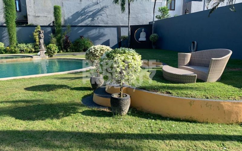 Tranquil Oasis: Spacious 3-Bedroom Villa with Pool in North Kerobokan – Yearly Rental