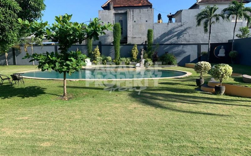 Tranquil Oasis: Spacious 3-Bedroom Villa with Pool in North Kerobokan – Yearly Rental