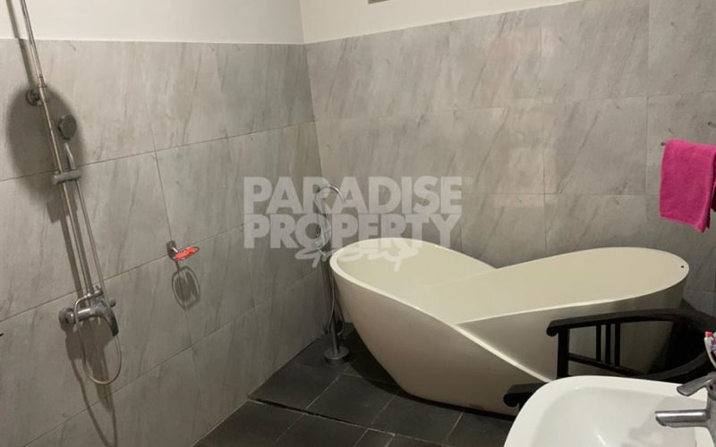 Tranquil Oasis: Spacious 3-Bedroom Villa with Pool in North Kerobokan – Yearly Rental