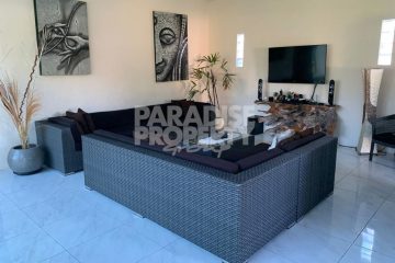 Tranquil Oasis: Spacious 3-Bedroom Villa with Pool in North Kerobokan – Yearly Rental