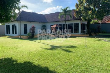 Tranquil Oasis: Spacious 3-Bedroom Villa with Pool in North Kerobokan – Yearly Rental