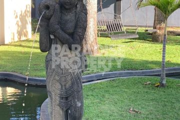 Tranquil Oasis: Spacious 3-Bedroom Villa with Pool in North Kerobokan – Yearly Rental
