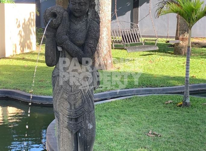 Tranquil Oasis: Spacious 3-Bedroom Villa with Pool in North Kerobokan – Yearly Rental