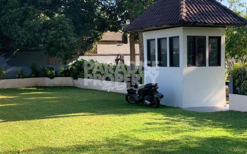 Tranquil Oasis: Spacious 3-Bedroom Villa with Pool in North Kerobokan – Yearly Rental