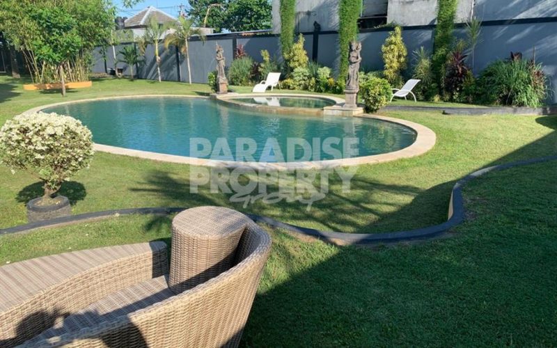 Tranquil Oasis: Spacious 3-Bedroom Villa with Pool in North Kerobokan – Yearly Rental
