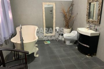 Tranquil Oasis: Spacious 3-Bedroom Villa with Pool in North Kerobokan – Yearly Rental