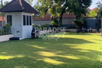 Tranquil Oasis: Spacious 3-Bedroom Villa with Pool in North Kerobokan – Yearly Rental
