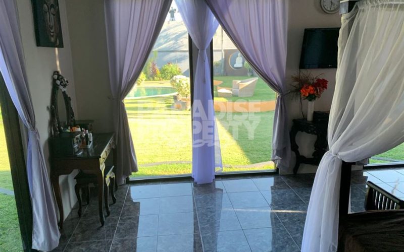 Tranquil Oasis: Spacious 3-Bedroom Villa with Pool in North Kerobokan – Yearly Rental