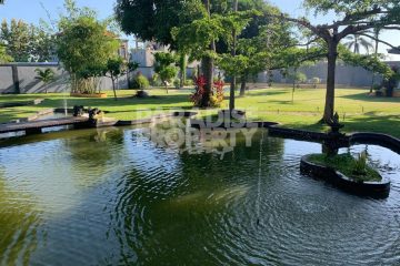 Tranquil Oasis: Spacious 3-Bedroom Villa with Pool in North Kerobokan – Yearly Rental