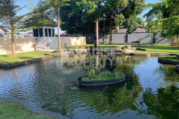 Tranquil Oasis: Spacious 3-Bedroom Villa with Pool in North Kerobokan – Yearly Rental