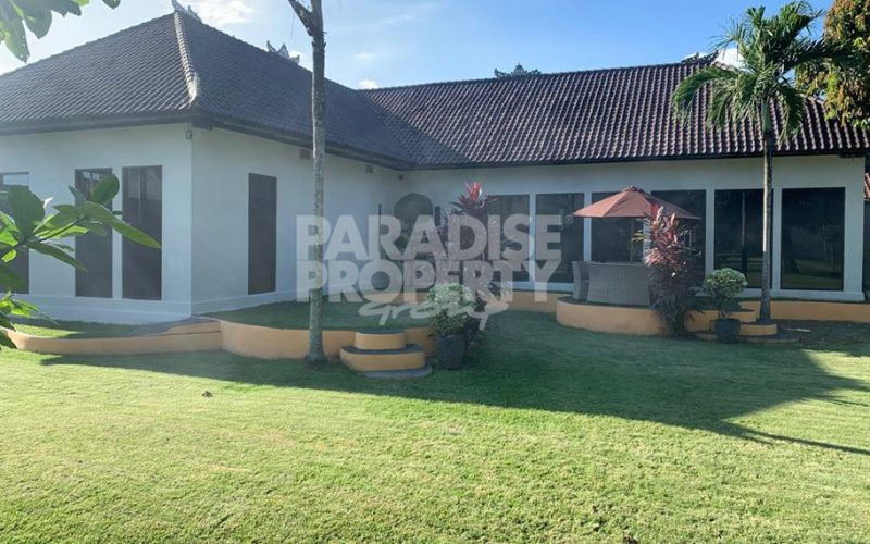 Tranquil Oasis: Spacious 3-Bedroom Villa with Pool in North Kerobokan – Yearly Rental