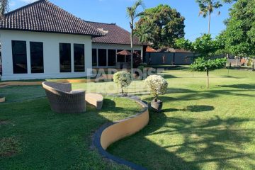 Tranquil Oasis: Spacious 3-Bedroom Villa with Pool in North Kerobokan – Yearly Rental