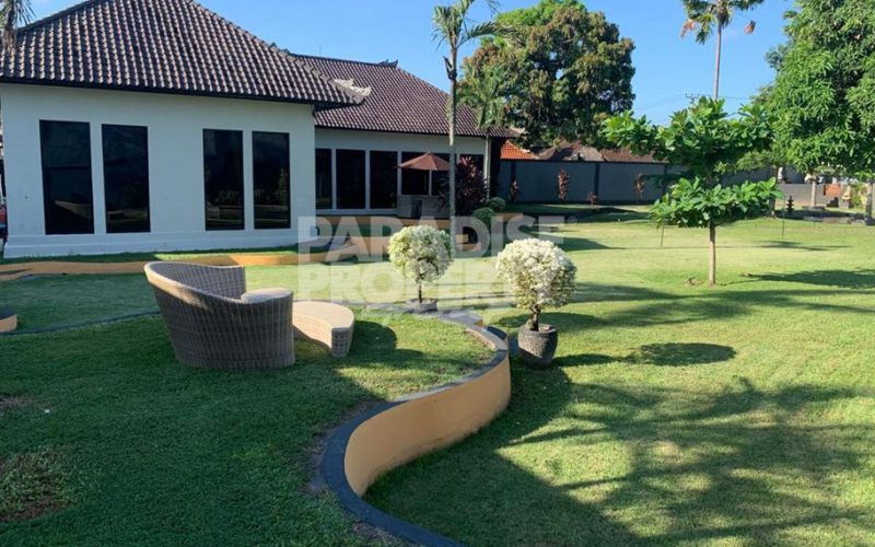 Tranquil Oasis: Spacious 3-Bedroom Villa with Pool in North Kerobokan – Yearly Rental