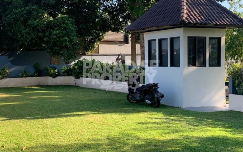 Tranquil Oasis: Spacious 3-Bedroom Villa with Pool in North Kerobokan – Yearly Rental
