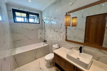 Modern 3-Bedroom Villa with Private Jacuzzi Pool in Seminyak Area – Leasehold