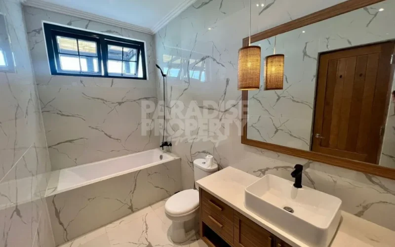 Modern 3-Bedroom Villa with Private Jacuzzi Pool in Seminyak Area – Leasehold